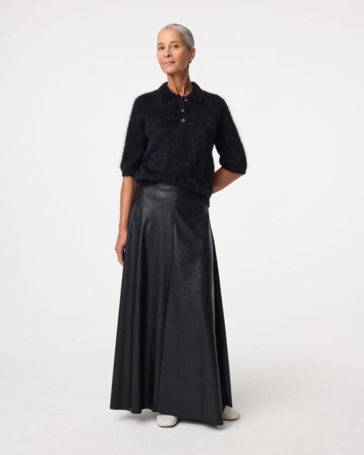 262P045 900-Black