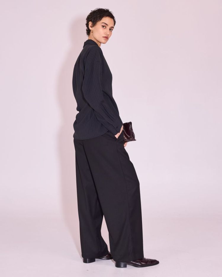 JAMES 999-Black