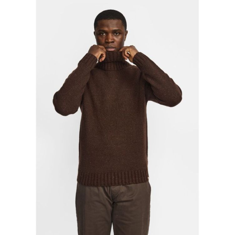 High-Neck Sweater Darkbrown